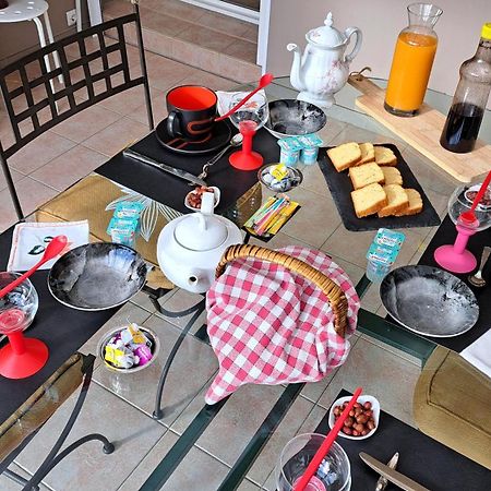 Chambre Privee Avec Salon, Garage Voiture, Velos, Motos Tourville-sur-Arques Eksteriør bilde