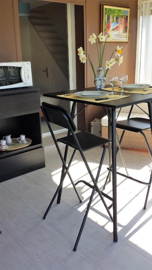 Chambre Privee Avec Salon, Garage Voiture, Velos, Motos Tourville-sur-Arques Eksteriør bilde