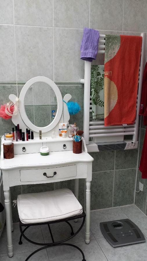 Chambre Privee Avec Salon, Garage Voiture, Velos, Motos Tourville-sur-Arques Eksteriør bilde