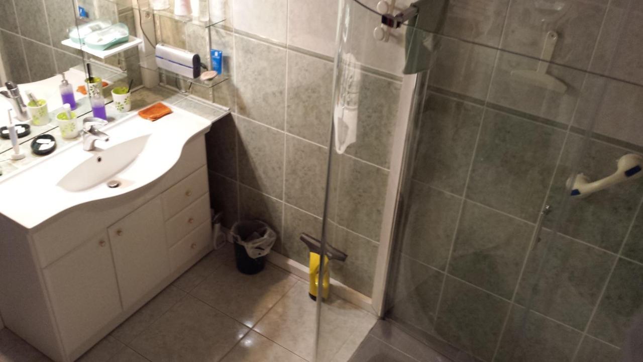 Chambre Privee Avec Salon, Garage Voiture, Velos, Motos Tourville-sur-Arques Eksteriør bilde
